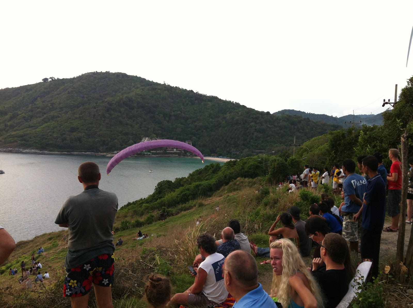 Эвакукация туристов из тайланд ликэ китайская фирма